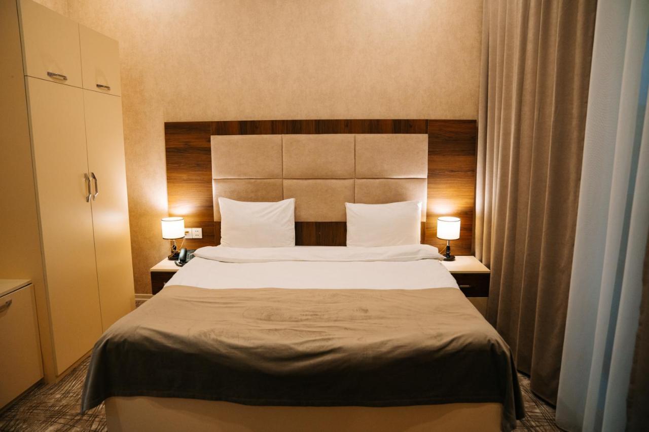 The Clocktower Hotel Баку Экстерьер фото