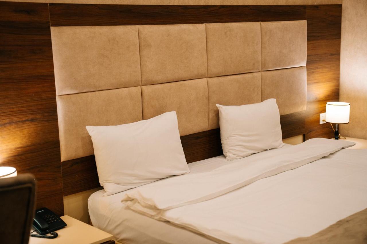 The Clocktower Hotel Баку Экстерьер фото