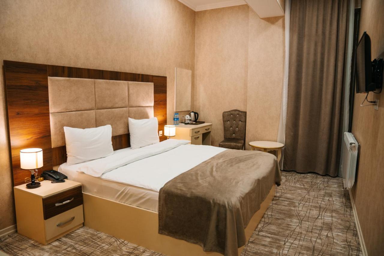 The Clocktower Hotel Баку Экстерьер фото