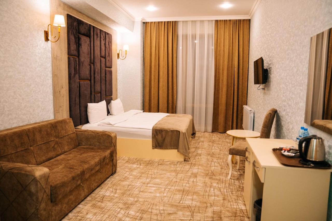 The Clocktower Hotel Баку Экстерьер фото