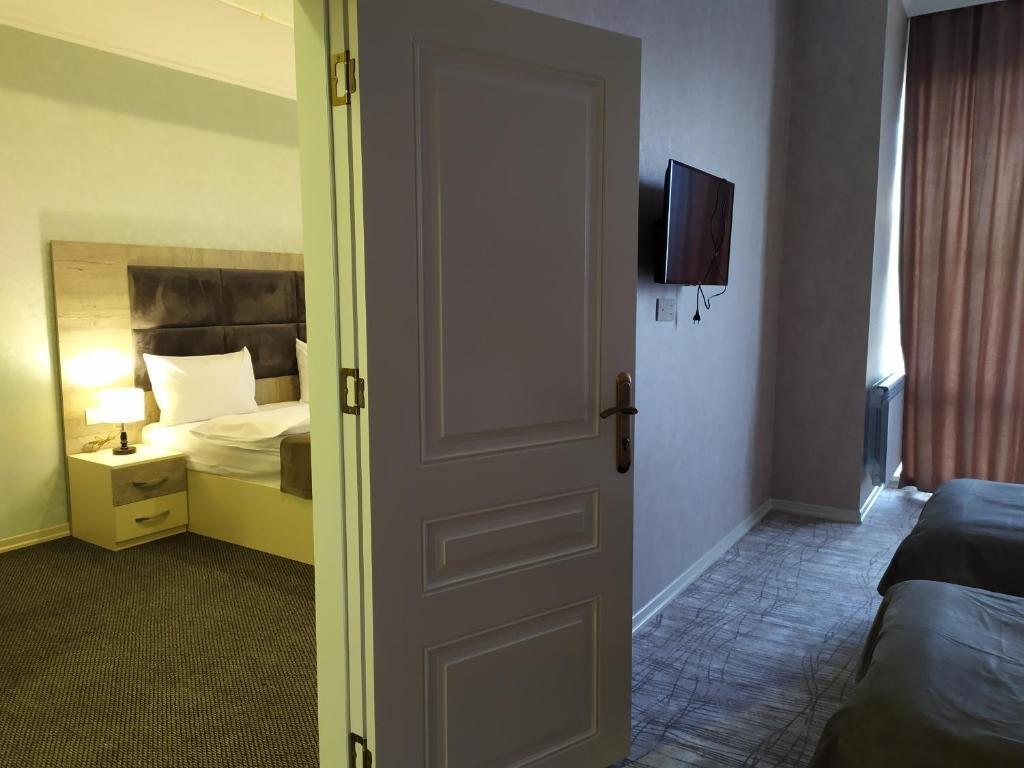 The Clocktower Hotel Баку Экстерьер фото